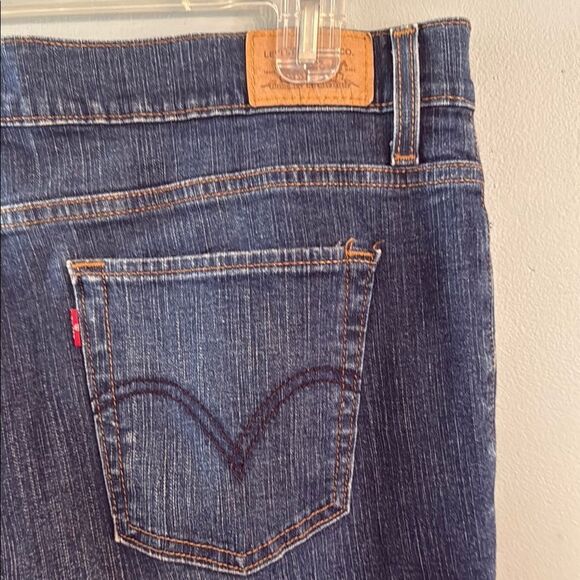 Levi’s women’s 18 short Perfectly Slimming Boot Cut 512 Jeans - Picture 9 of 12